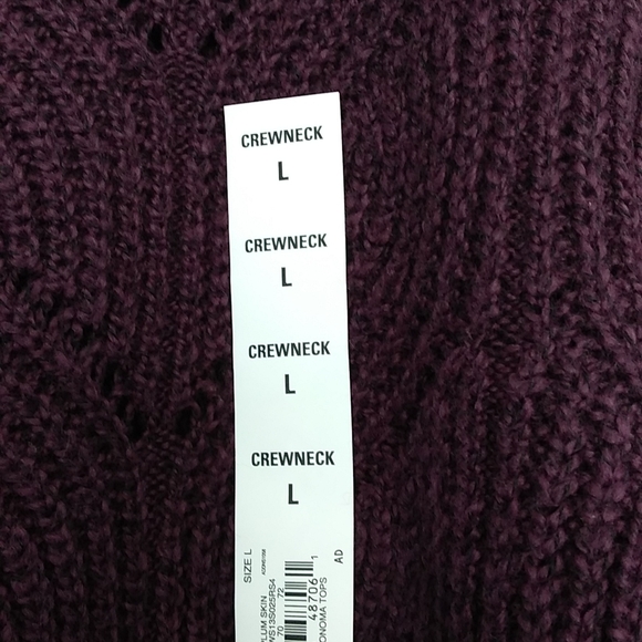 NWT. Lightweight crewneck sweater. - Picture 3 of 6